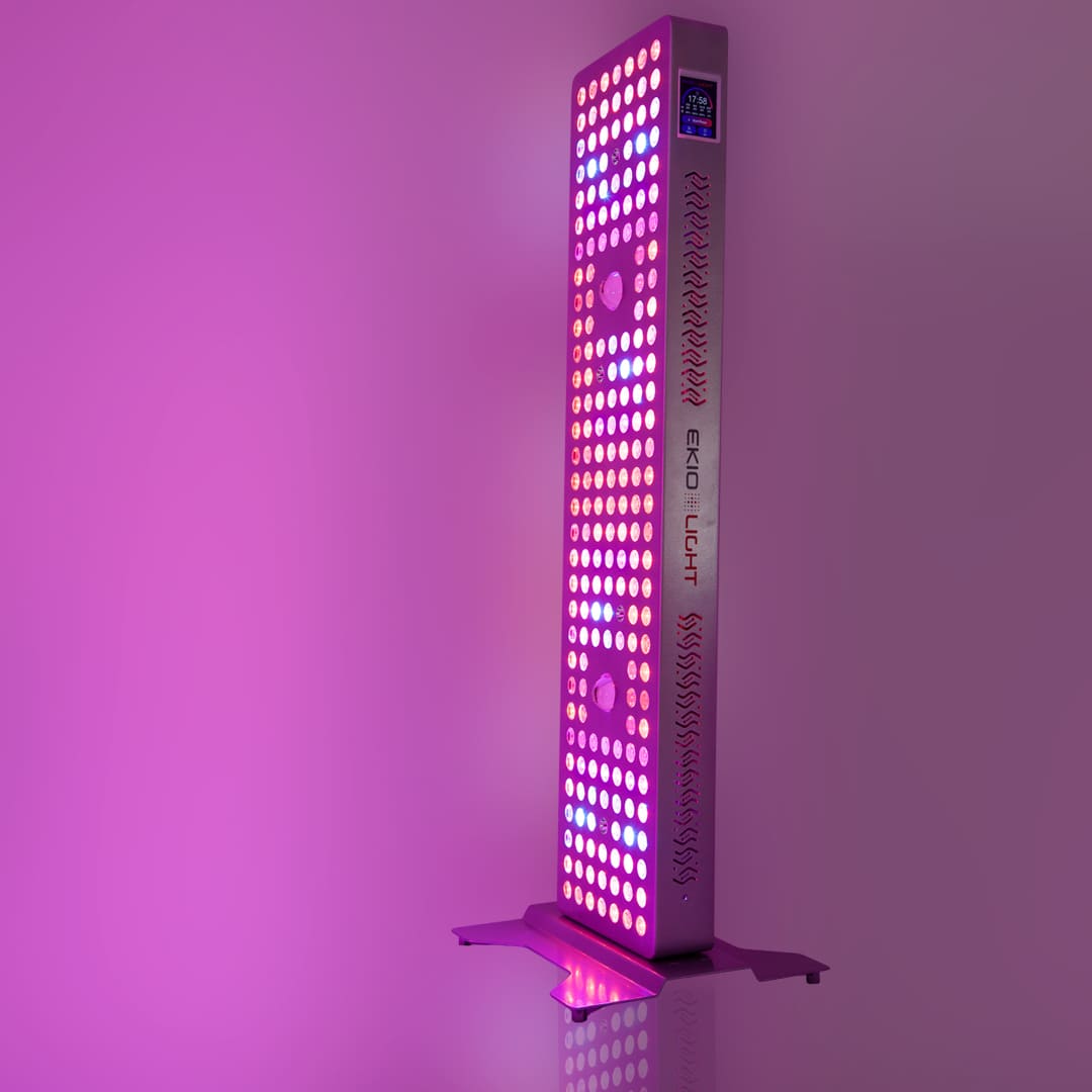 Bio Spectrum 11 detalle de lámpara sobre fondo violeta y con leds predominantes en esta configuración Cyan