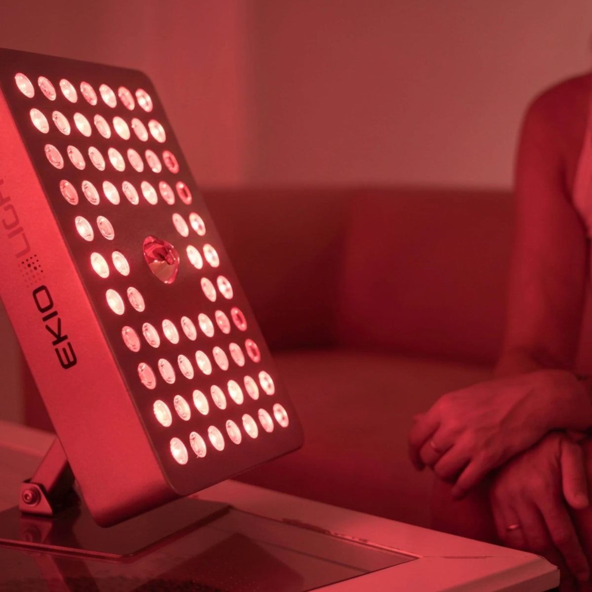 Detalla de la lámpara de luz Roja Bio Regen 7 de ekio light en funcionamiento