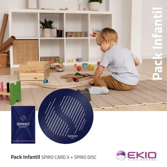 Niño jugando en su habitación estando protegido por el pack infantil Spiro