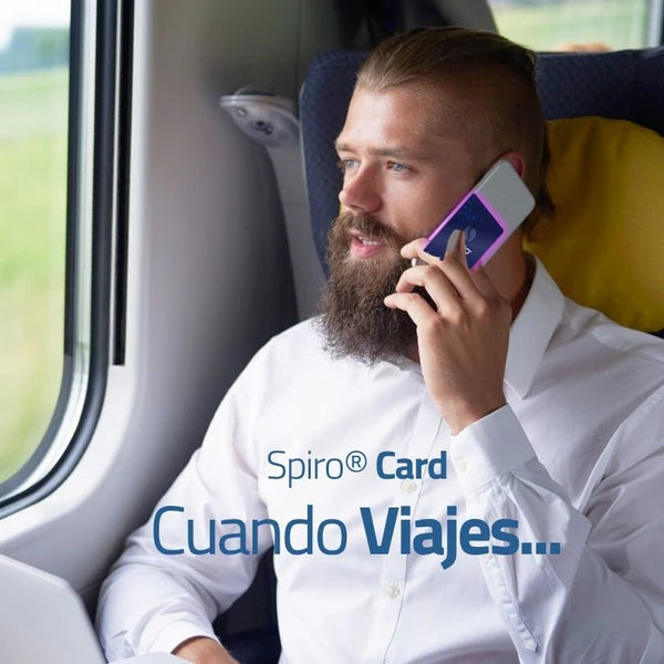 Spiro Card, protección EMF para hombre viajando en tren con el móvil