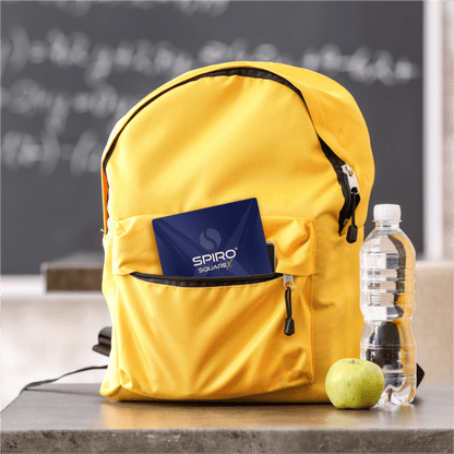 Detalle de spiro card Square X en maleta