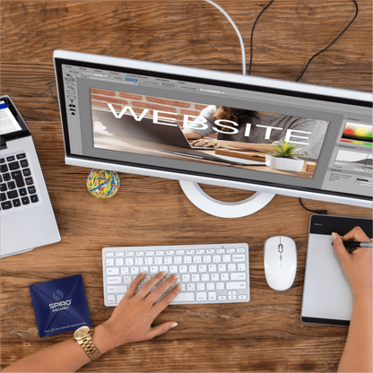 Detalle de Spiro Square X junto a ordenador